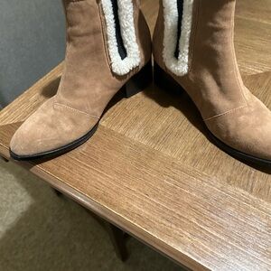 Elegant Tan Heeled Boots with Cozy Lining